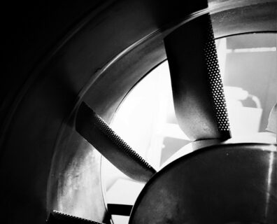 Towards entry "Hiwi/studentische Hilfskraft (bis zu 19 h pro Woche) zur Unterstützung in der Forschung zu Axialventilatoren, Untersuchung von porösen Strukturen und Raumakustik"