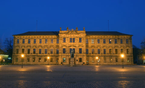 Markgraf in front of the Schloss (Image: FAU/Georg Pöhlein)