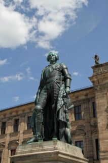 Markgraf in front of the Schloss (Image: FAU/Georg Pöhlein)